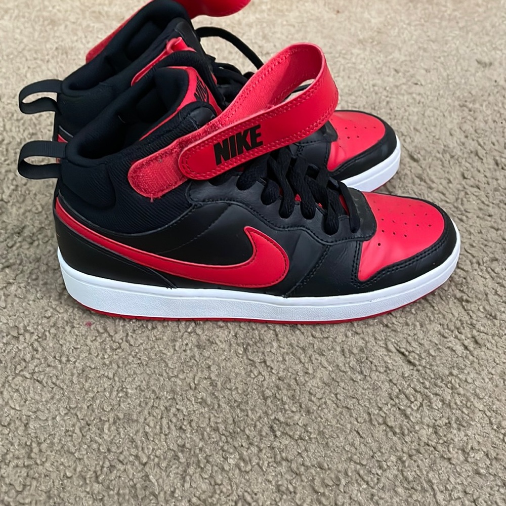 Nike court borough mid 2